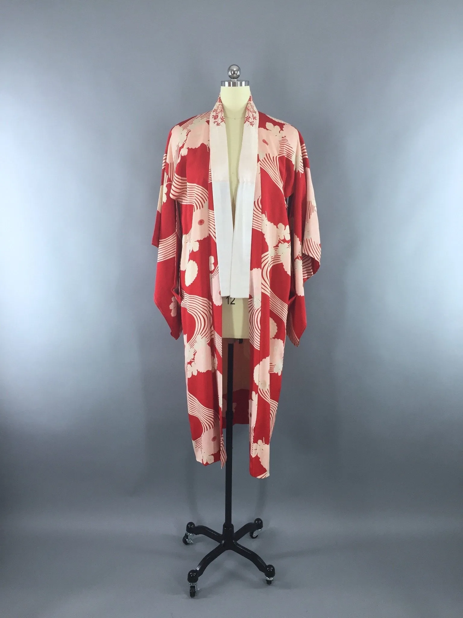 1930s Vintage Silk Kimono Robe / Art Deco Floral Waves
